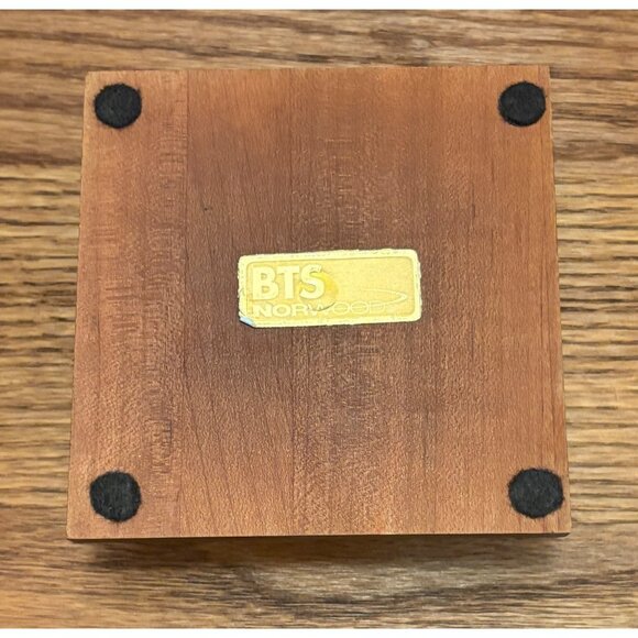 125 South Wacker Drive Chicago Brass & Cork Coaster Set With Holder Office Tower - Picture 4 of 6